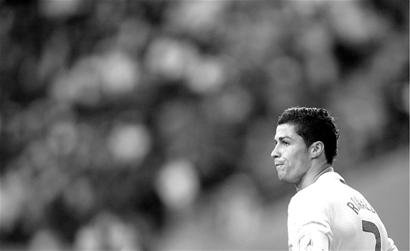 圣保罗总监：会在奥斯卡康复后再讨论未来，做事首先要人性化（圣保罗高层：奥斯卡伤愈后再谈去向，决策以人为本）