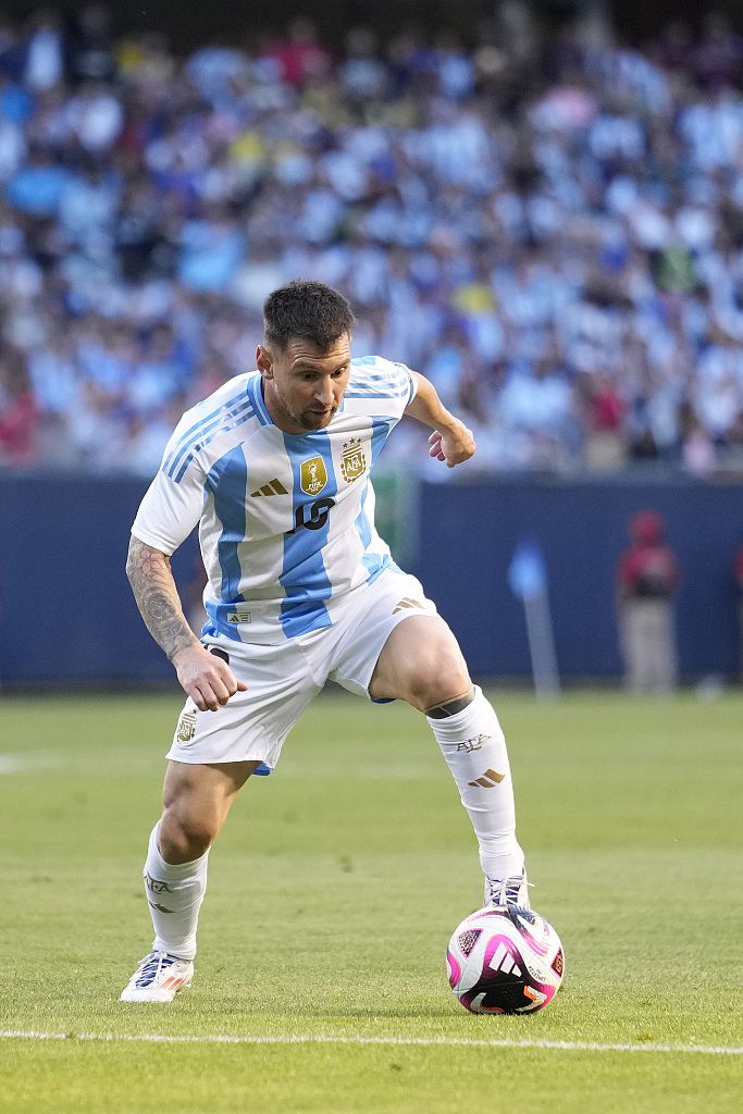 塞尔吉尼奥：莱奥必须面向球门；希望恩昆库能尽快融入（塞尔吉尼奥：莱奥该直指球门，盼恩昆库迅速融入球队）