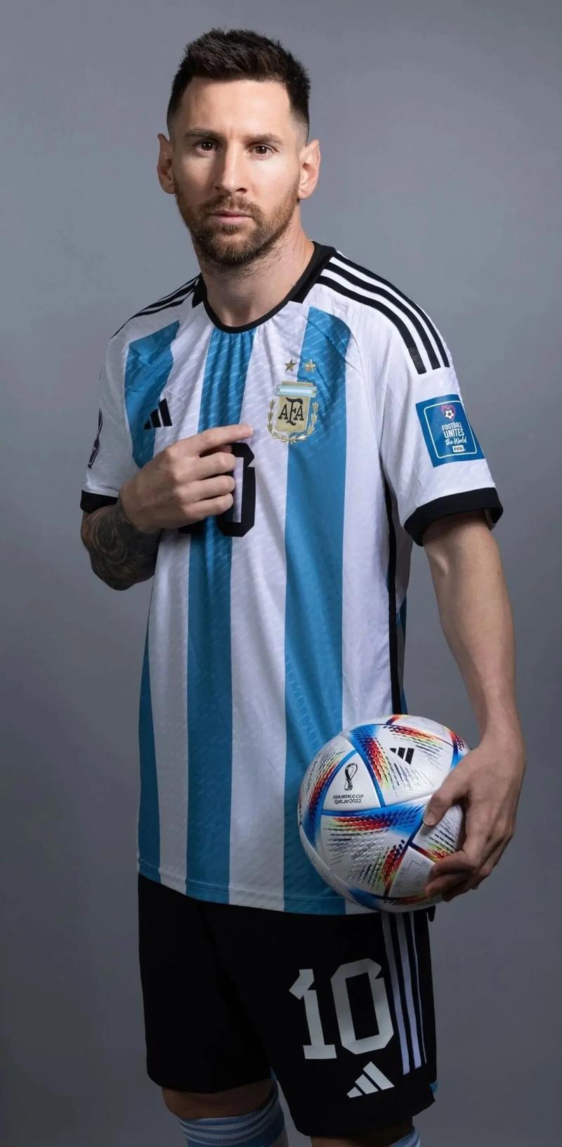 申军：二转前出现经济困难；球员从这走向豪门也是西海岸成功（申军：二转前资金吃紧；输送球员赴豪门亦是西海岸的成功）