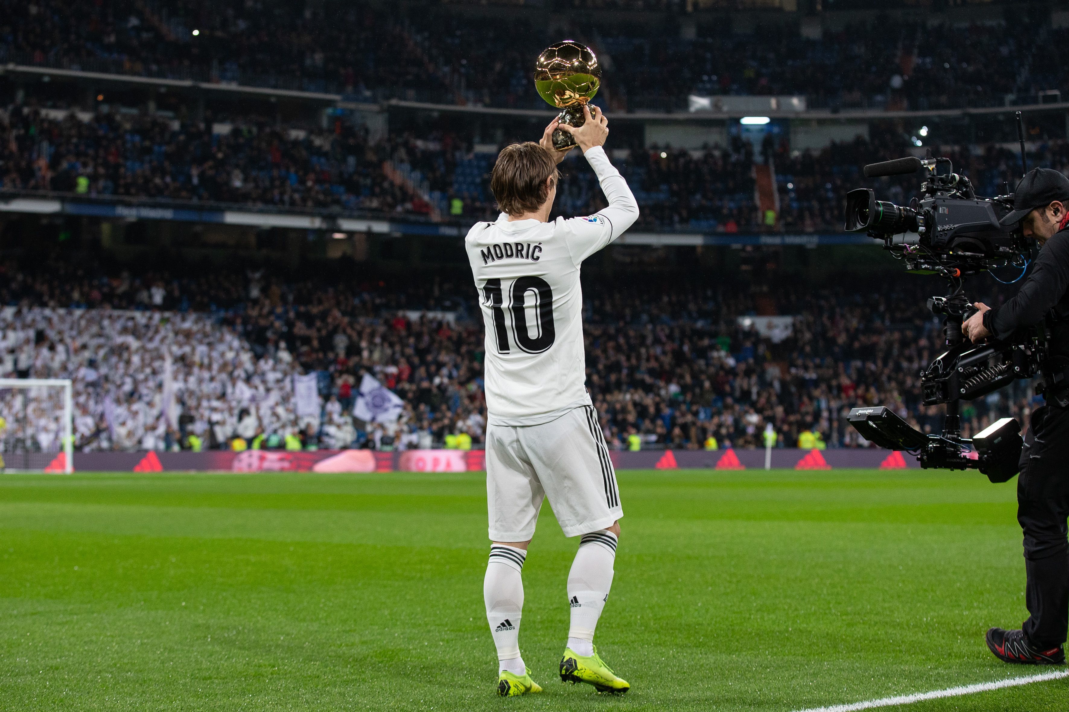 阿尔特塔回应曼城的追赶和积分差距的缩小（阿尔特塔解读曼城紧追态势与分差缩小）