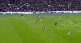 波神&杰伦·约翰逊半场联手31分，得分超全队一半（半场波神与杰伦·约翰逊合砍31分，占球队得分过半）