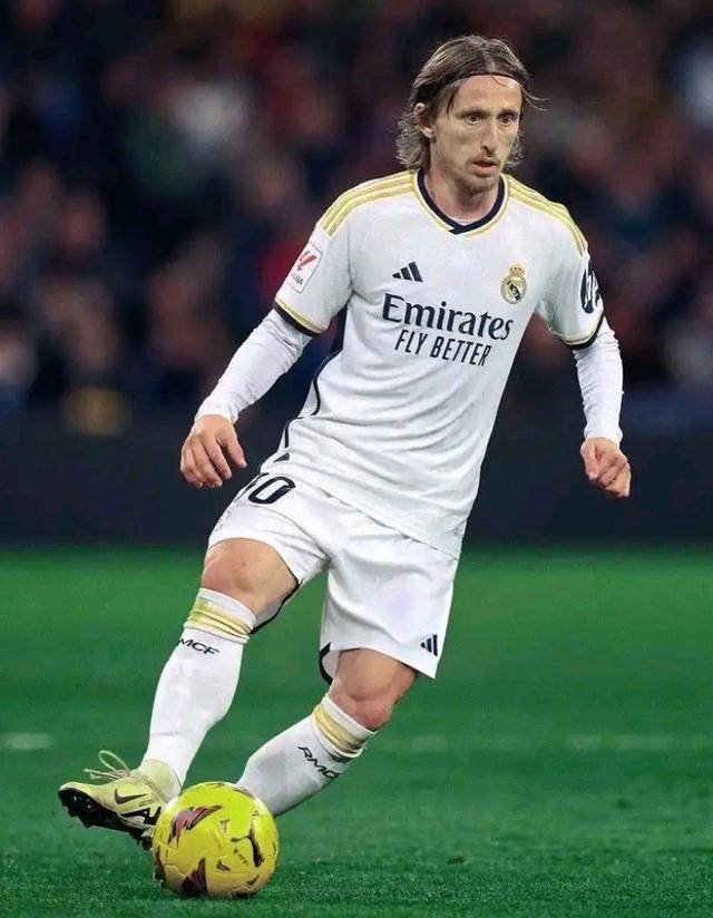 一周内两战同一对手！AC米兰先赢后输出局，防守进攻问题暴露！（一周两战同敌！AC米兰先胜后出局，攻防短板尽显）