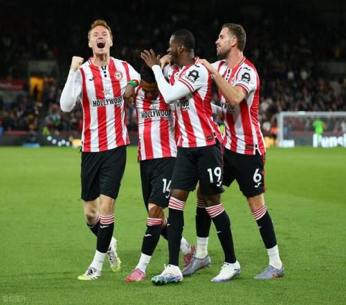 布里奇斯&塞克斯顿同砍20+，黄蜂终结7连败（布里奇斯与塞克斯顿各砍20+，黄蜂止住七连败）