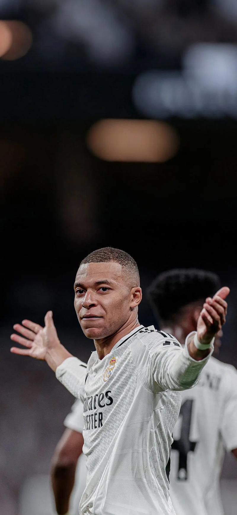 前热火助教爆料莱利曾威胁某超级球星：宁可以交易你也不解雇他（前热火助教称莱利曾放话给某超级球星：宁可把你交易走也不解雇他）