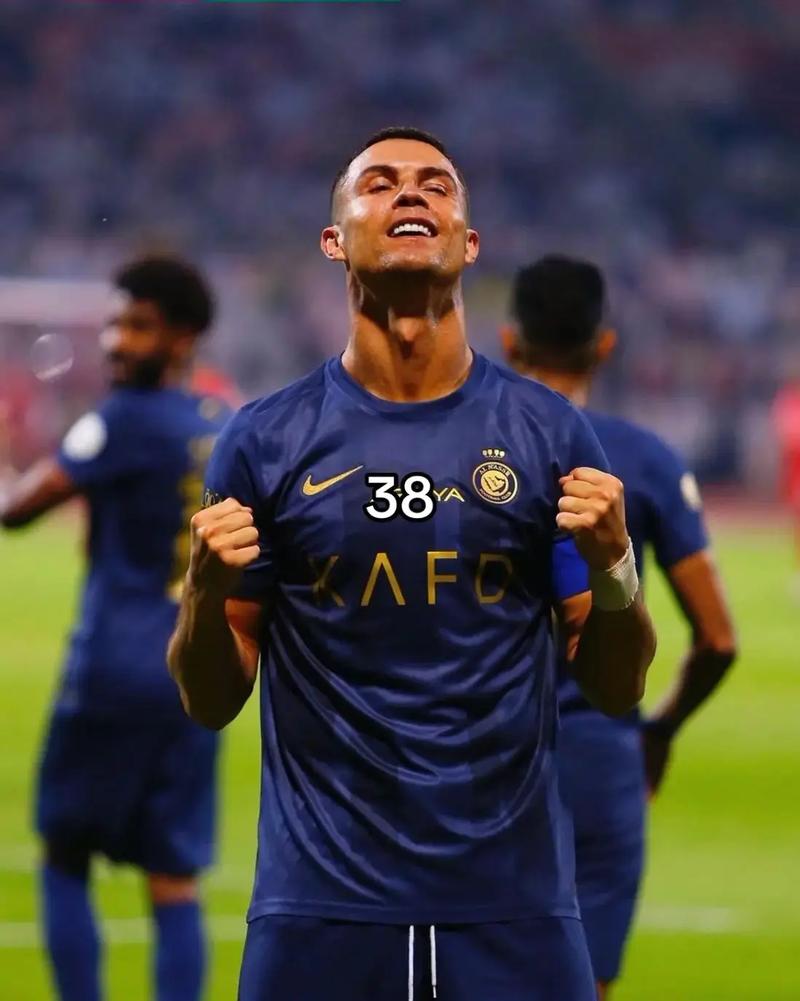 女生打高尔夫打中野鸭，鸭在湖中走，高尔夫从天上来（女子打高尔夫误中野鸭，鸭子湖中漫步，球从天而降）