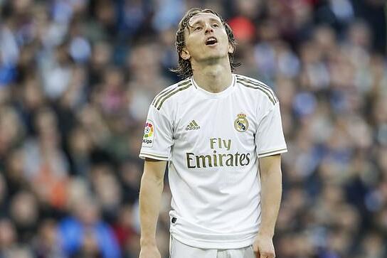 枯坐90分钟 33岁萨拉赫暗示离队 炮轰斯洛特：背信弃义一脚踹开我（枯坐全场90分钟！33岁萨拉赫疑似寻求离队 怒斥斯洛特：出尔反尔把我踢开）