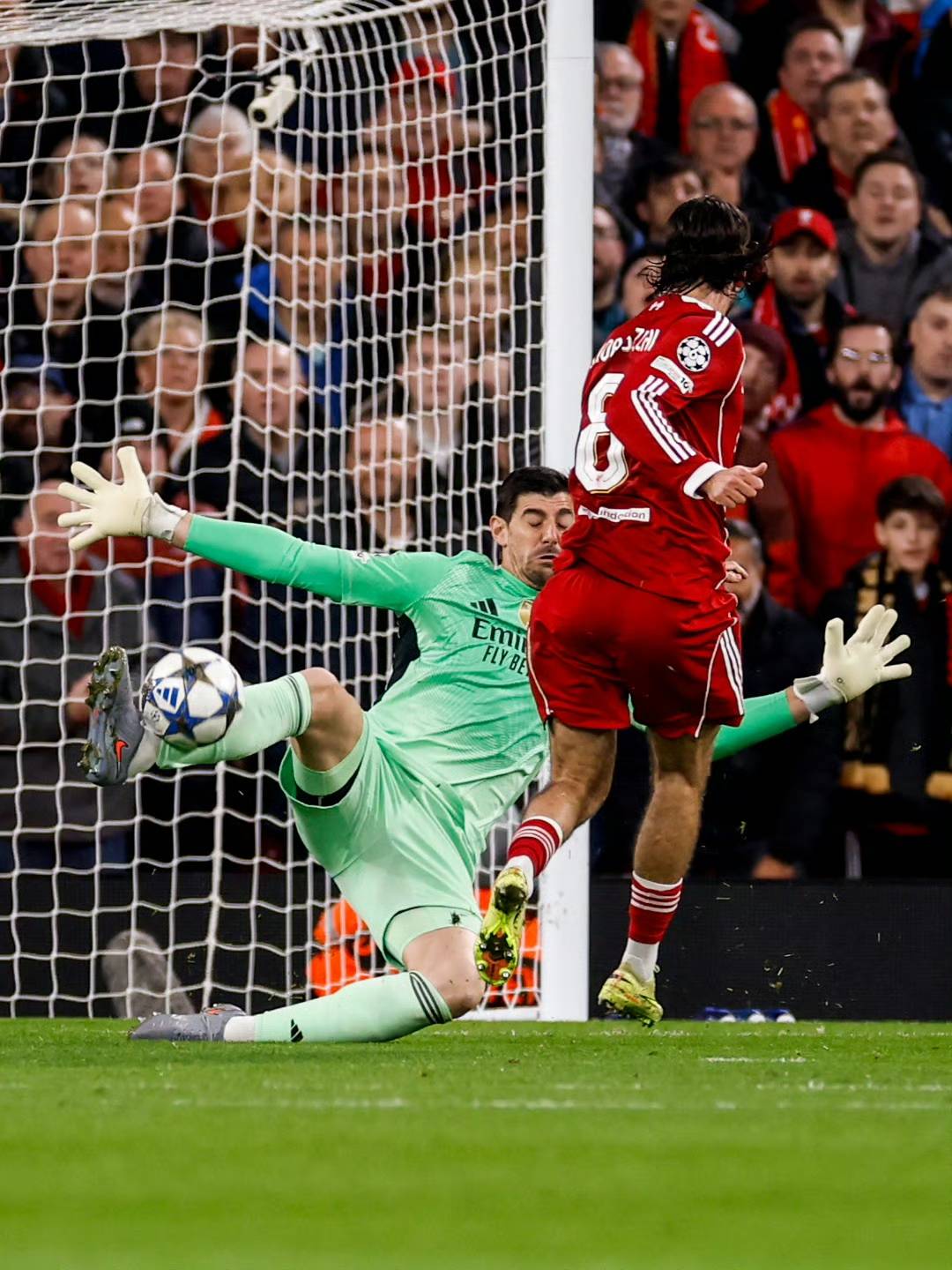 贝蒂斯球员：赛季开始前说这种情况不会判点球，现在却判了（贝蒂斯球员不满：赛季前称此类情况不判点，如今却判了）